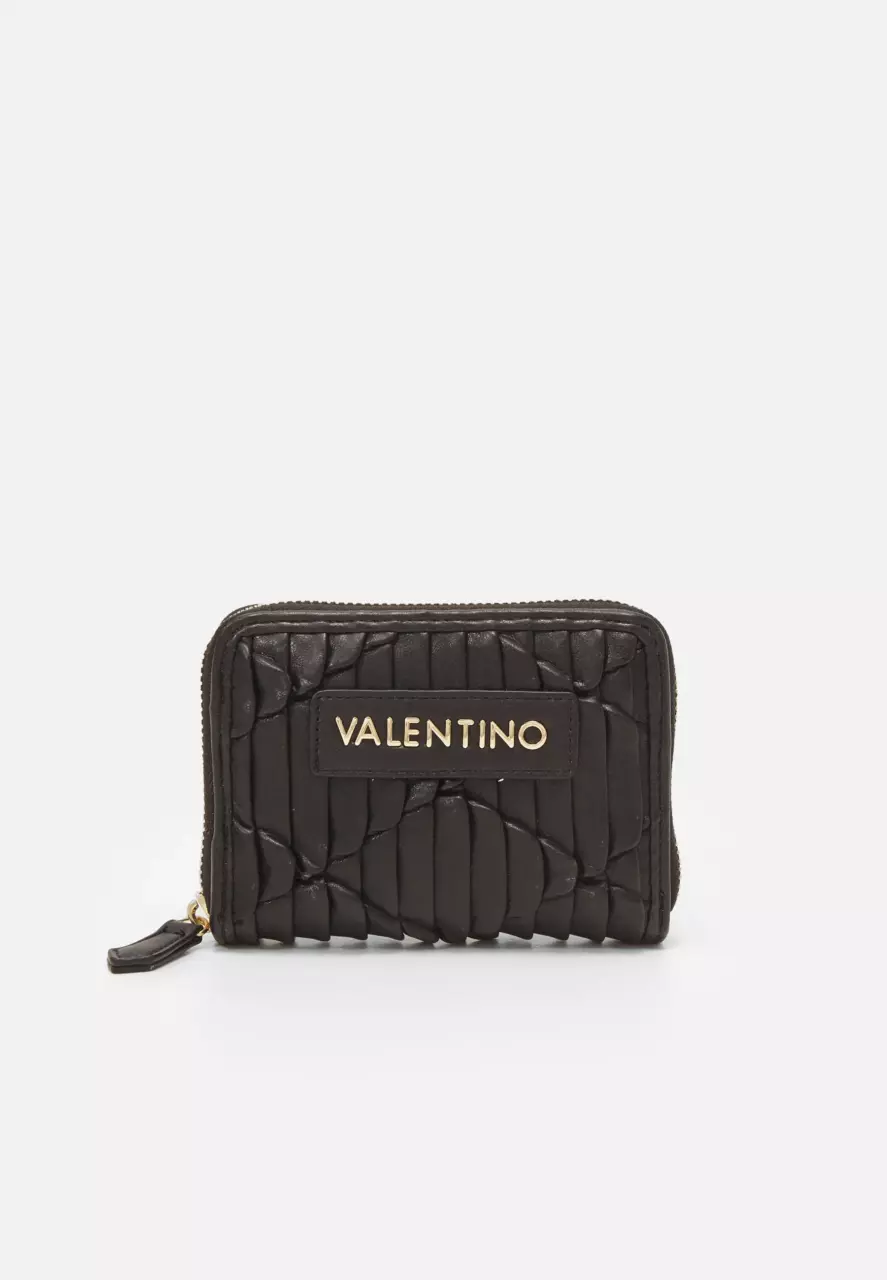 Small Rockstud Calfskin Wallet for Woman in Black | Valentino MK